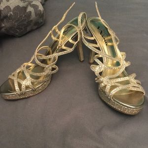 Gold/ glittery high heels